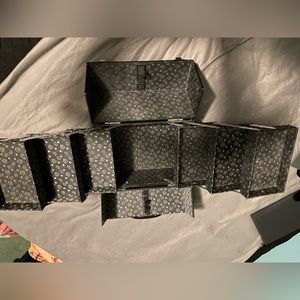 BLACK MAKEUP BOX